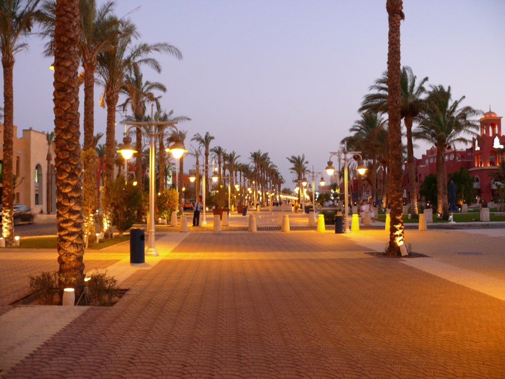 Alig_walk_way_hurghada_egypt_629
