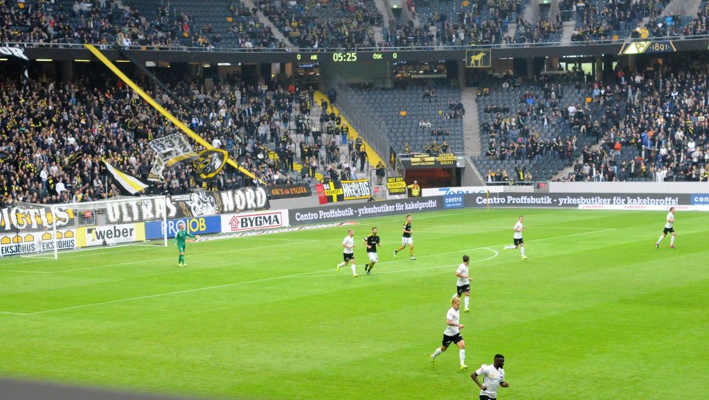 AIK Örebro. Fredrik Burstad i anfallet strax innan han skadar sig.