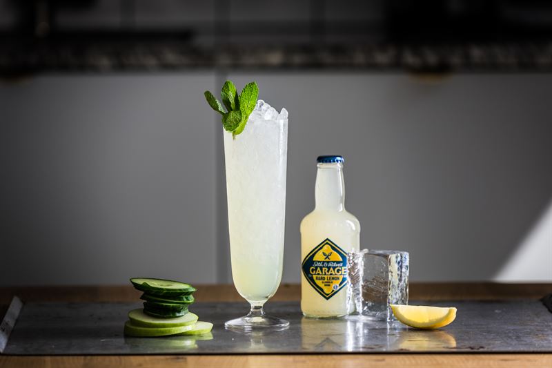 Flaska och drinkglas. Fotograf: Maria Cruseman