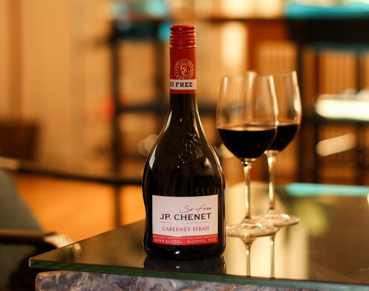 Vinflaska. Foto: StellanKramer